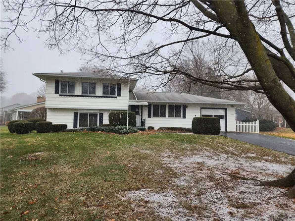467 Heritage Dr, Rochester, NY 14615