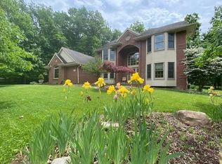 8525 Sherwood Dr, Grosse Ile, MI 48138