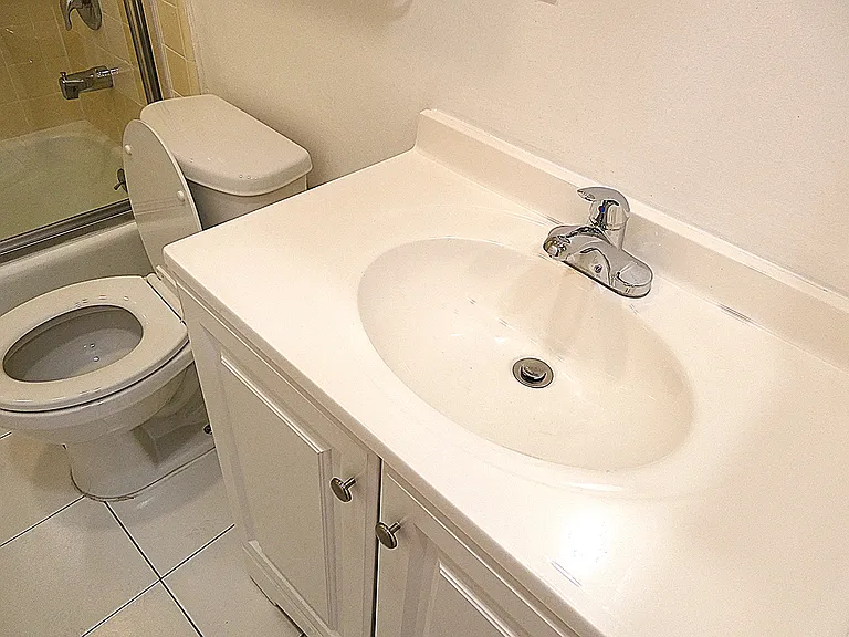 669 N Grand Ave #4 — Photo 16