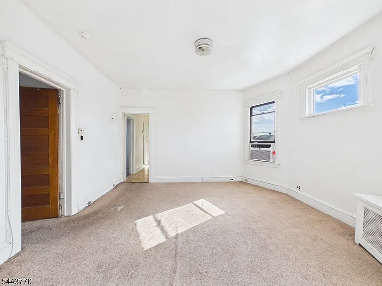 139 Fairview Ave #2 — Photo 11