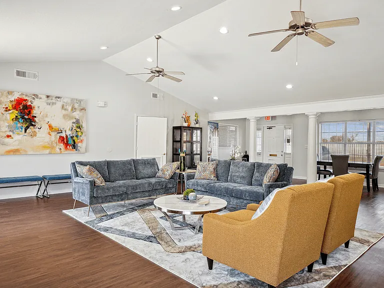 Falcon Pointe Apartments — Photo 8