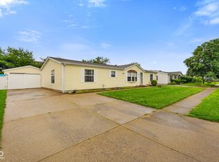 4697 W Ridge Dr, Columbus, IN 47203