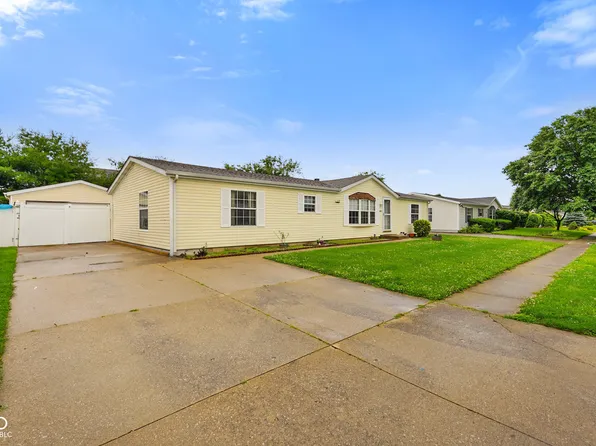 4697 W Ridge Dr, Columbus, IN 47203