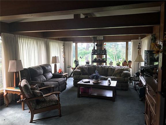 5th image of 12 Hillcrest Dr