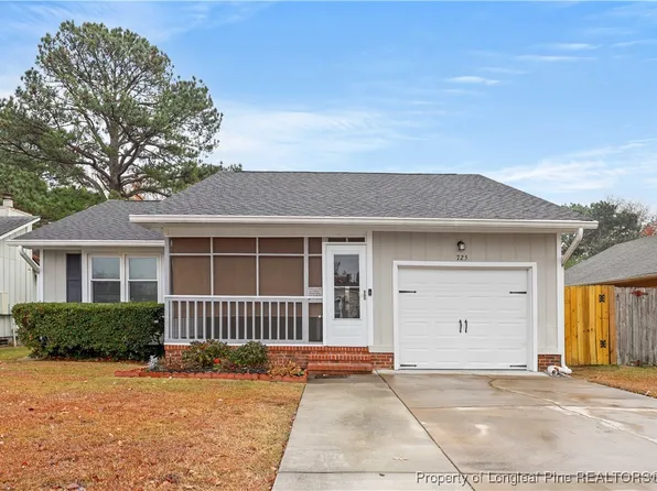 725 Mosswood Ln, Fayetteville, NC 28311