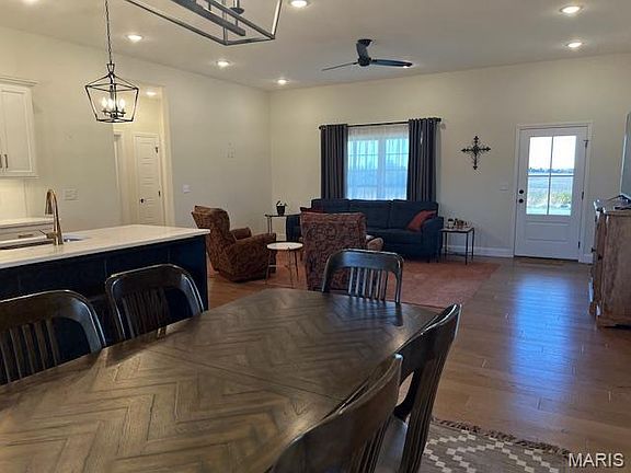 5th image of 443 Coyote Rdg