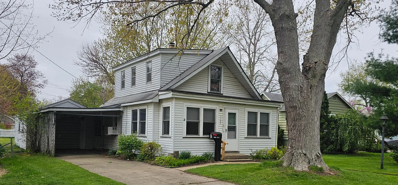 1102 Webber St photo 1