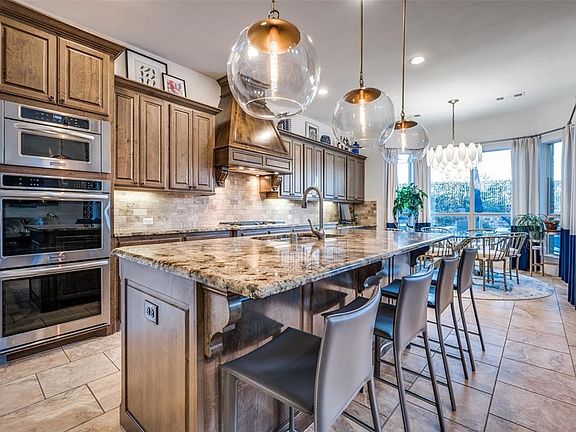 3rd image of 1827 Bridle Blvd