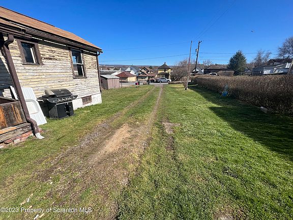 4th image of 1046-1048 Carmalt St