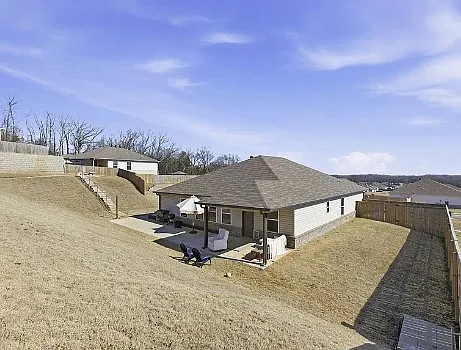 4 bed, 1896 sqft, $1,700 — Photo 3