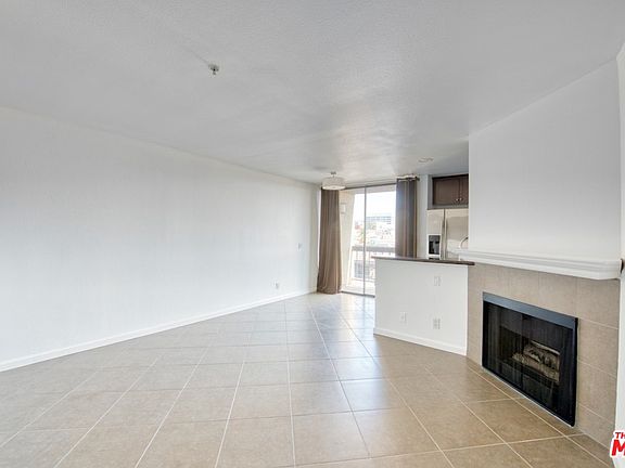 3rd image of 7320 Hawthorn Ave APT 420