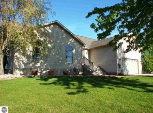 149 S Alger Rd, Ithaca, MI 48847