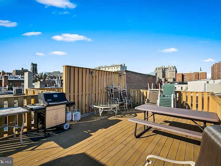 18 E Madison St #4 — Photo 31