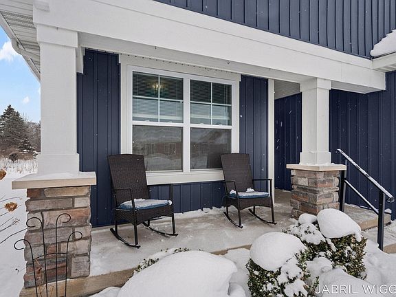 5th image of 7520 Hometown Ct SE #10