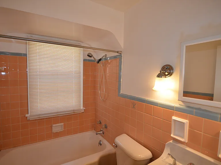 1657 Cedar Ave — Photo 8