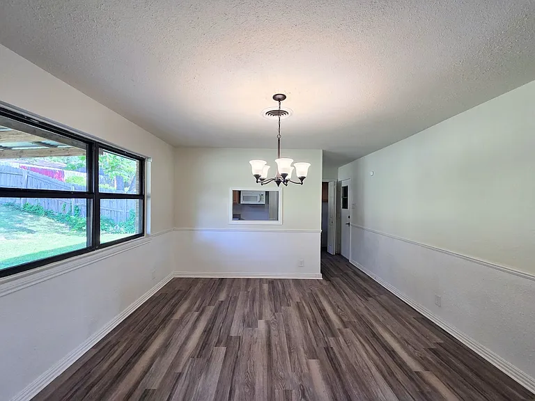 217 Ross Ave — Photo 19
