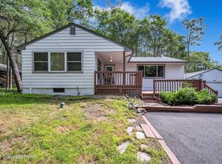 465 Stillwater Dr, Pocono Summit, PA 18346