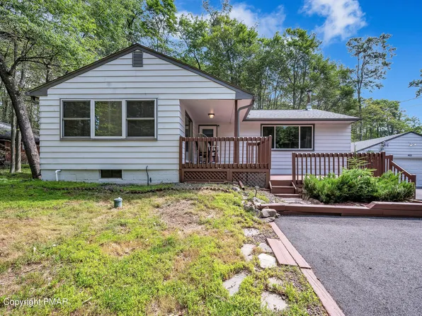 465 Stillwater Dr, Pocono Summit, PA 18346
