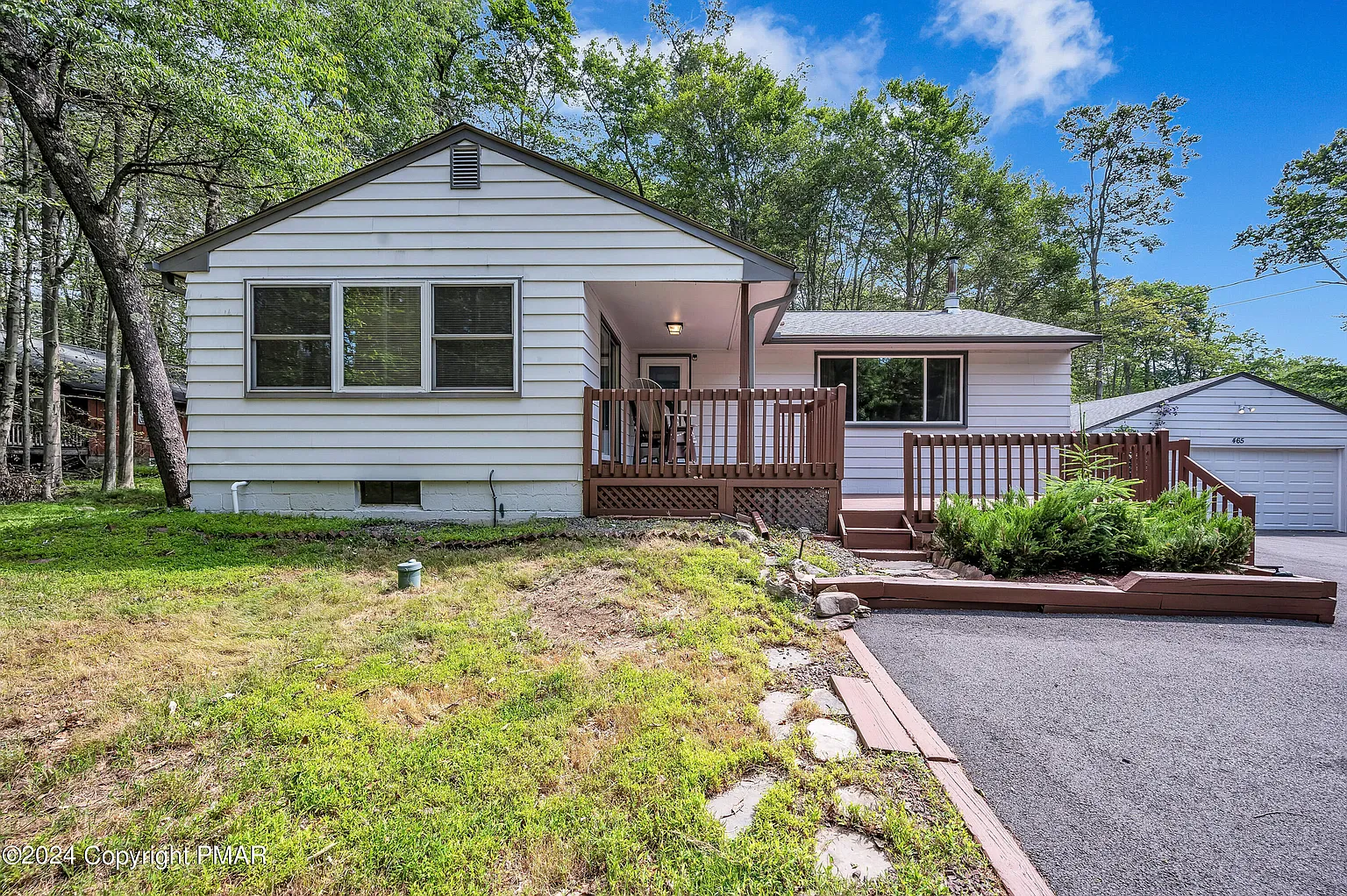 465 Stillwater Dr photo 1