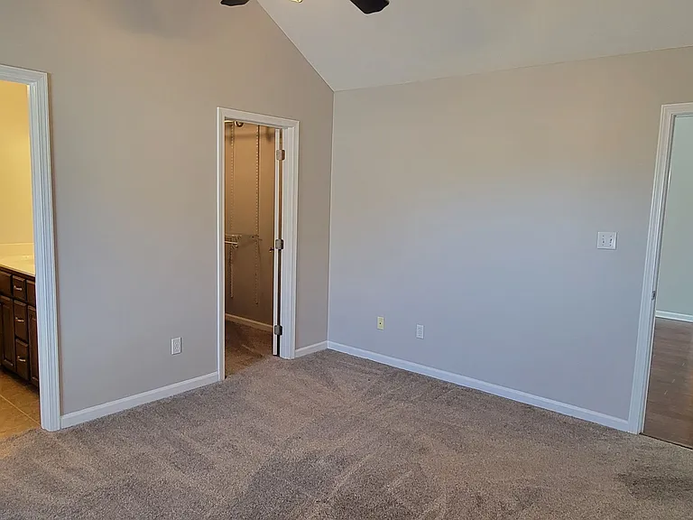 134 Liverpool Cv — Photo 29