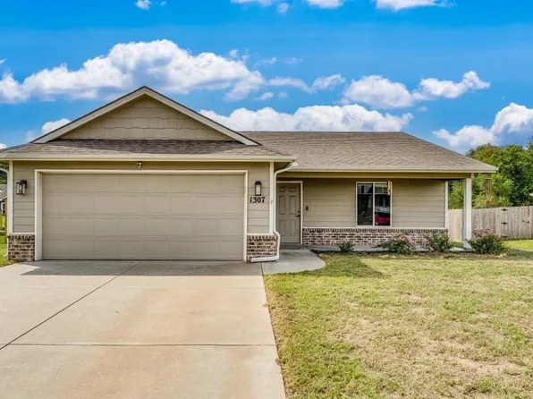 1307 E Maywood St, Wichita, KS 67216