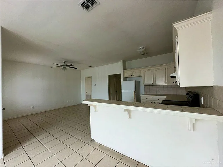 3200 Hill Crest Dr — Photo 11
