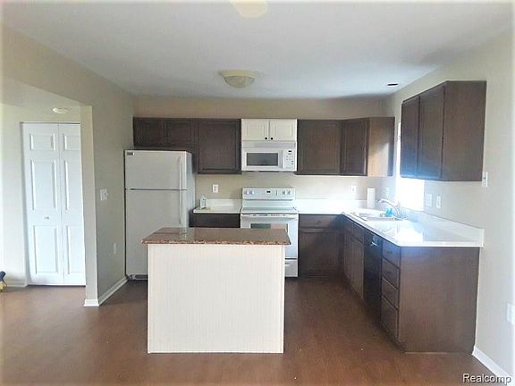 2nd image of 251 Lottie St #1