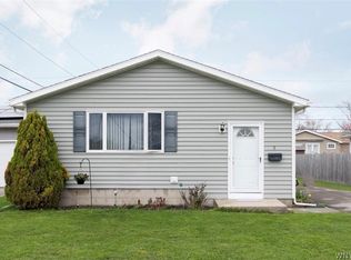 8 E Toulon Dr, Buffalo, NY 14227