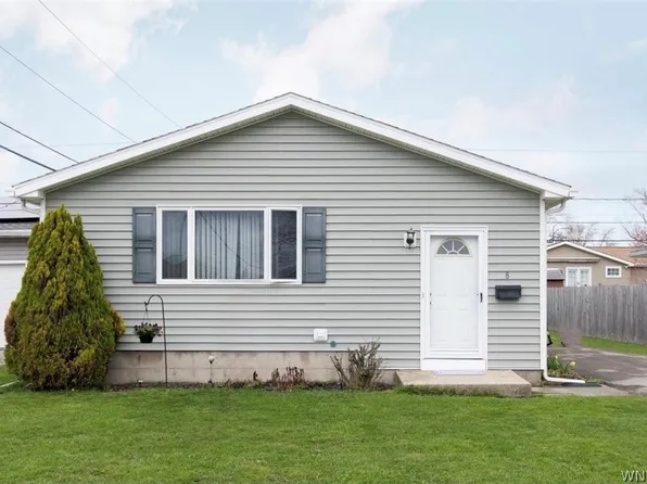8 E Toulon Dr, Buffalo, NY 14227