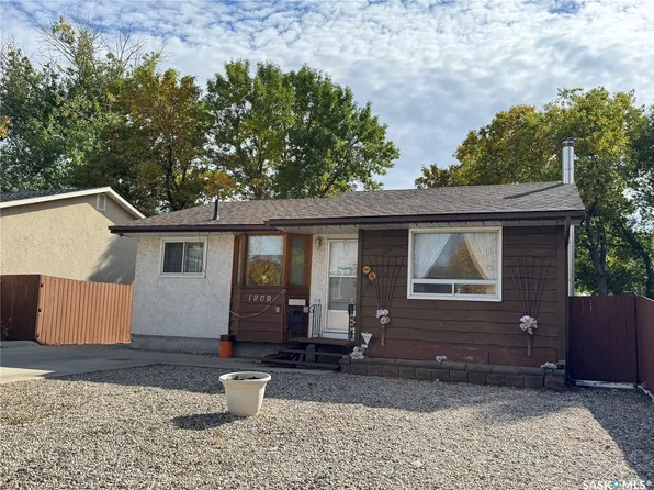 1909 7th Avenue E, Regina, SK S4N 4M7