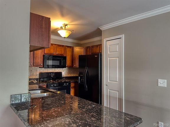 5th image of 53274 W Providence Dr