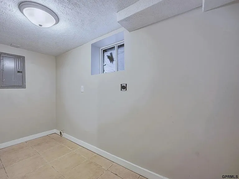 4413 Sprague St — Photo 13