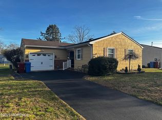 29 Sherwood Ln, Toms River, NJ 08757
