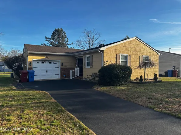 29 Sherwood Lane, Toms River, NJ 08757