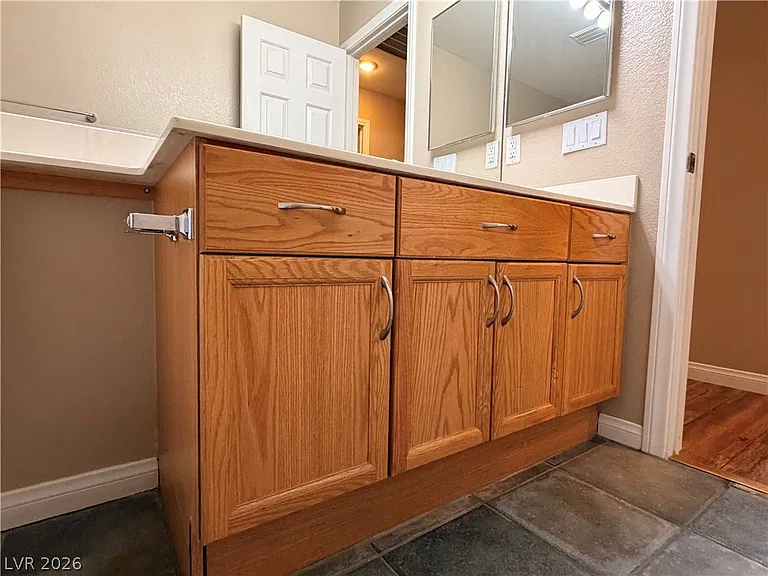 212 Horizon Peak Dr — Photo 16