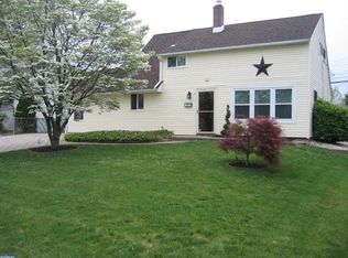 12 Great Oak Rd, Levittown, PA 19057