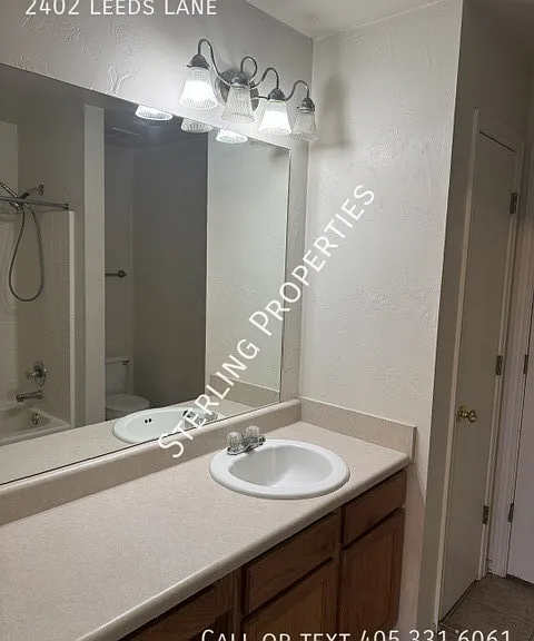 2402 Leeds Ln — Photo 28