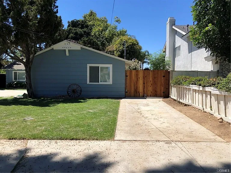 7447 Etiwanda Ave — Photo 2