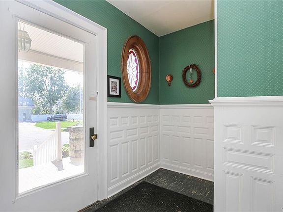 3rd image of 22 Woodward Ave
