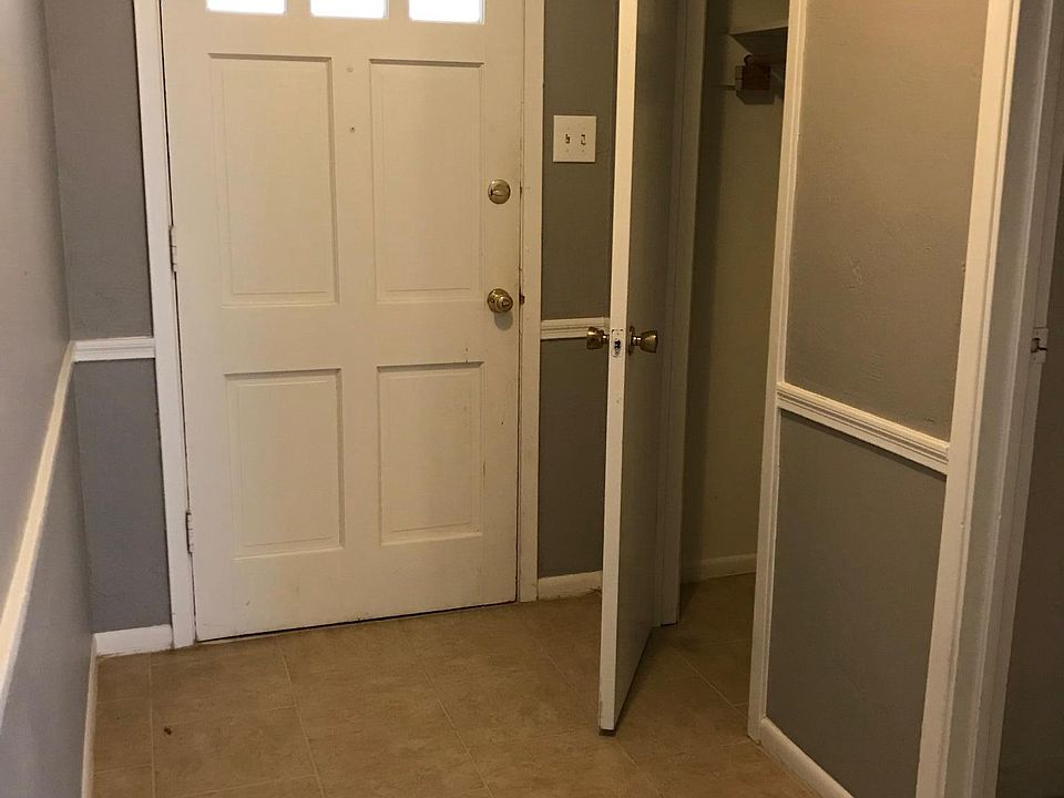 Entryway 2nd pic