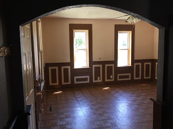 3rd image of 300 W Kyger St