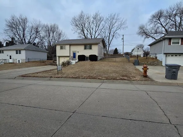 1707 Hilltop Dr, Norfolk, NE 68701