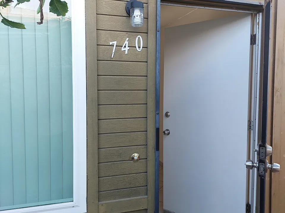 740 Florence St #740