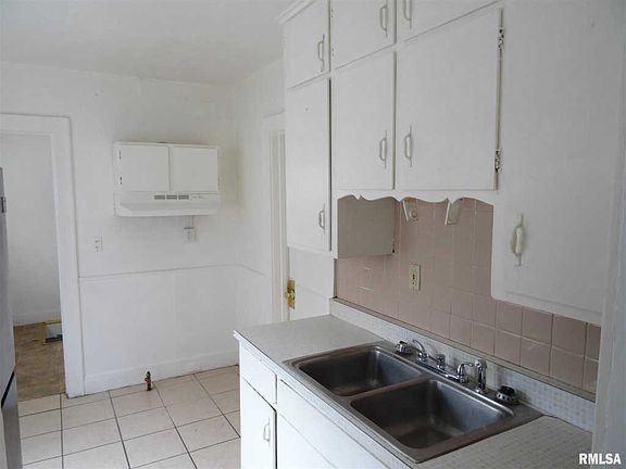 4th image of 1613 S Arago St