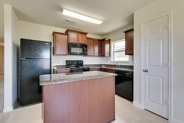 2nd image of 1331 Tamarack Dr