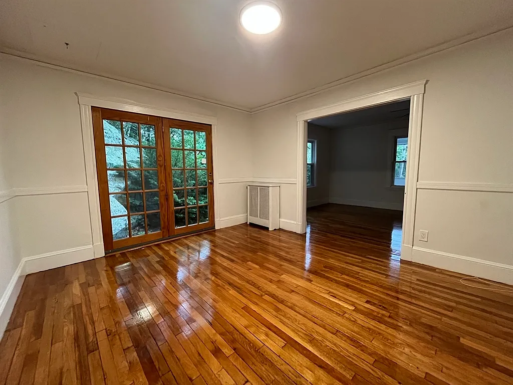 3 bed, 1.0 bath, 1204 sqft, $3,000 — Photo 1