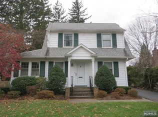 125 Lakewood Ave, Ho Ho Kus, NJ 07423
