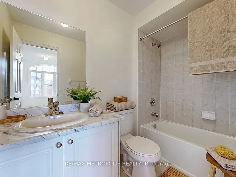 647 Fleetwood Dr — Photo 30