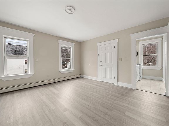 4th image of 1441 Pleasant St