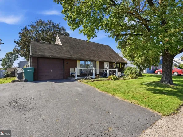 117 Heartwood Rd, Levittown, PA 19056